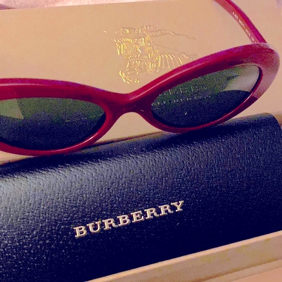 Burberry Beautiful burgundy sunglasses unique and lovely - Picture 2 of 4